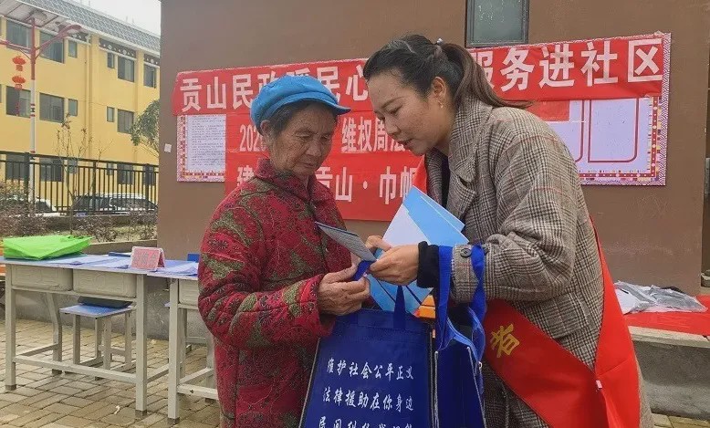 司法行政助力脫貧攻堅 法律咨詢服務暖民心